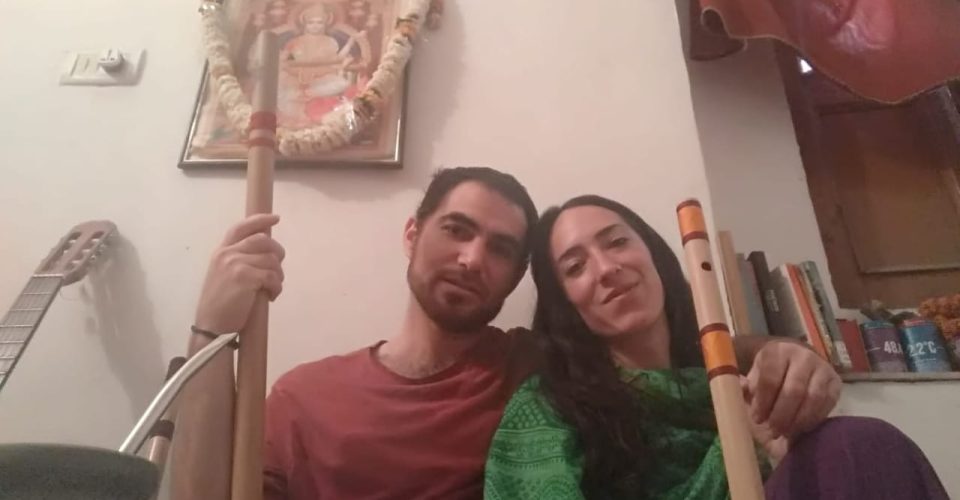 Matías y Elena , cooperantes en Varanasi.