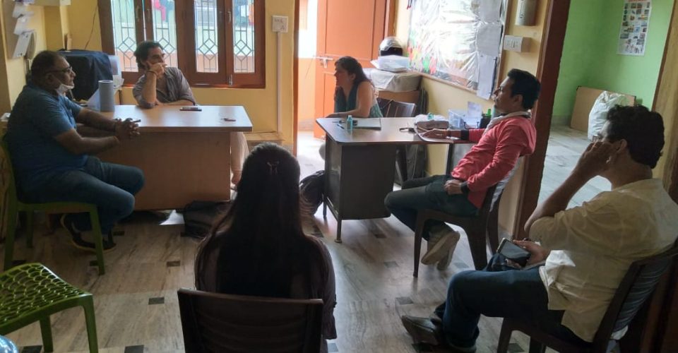 Reunión con los coordinadores y coordinadoras de proyectos y con el Dr. Yogesh Tripathi, del proyecto de Apoyo Sanitario